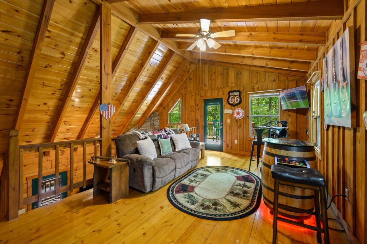 Gypsy Road - Privacy! Log Cabin With Hot Tub, Wifi, Directv And Arcade Sevierville Extérieur photo