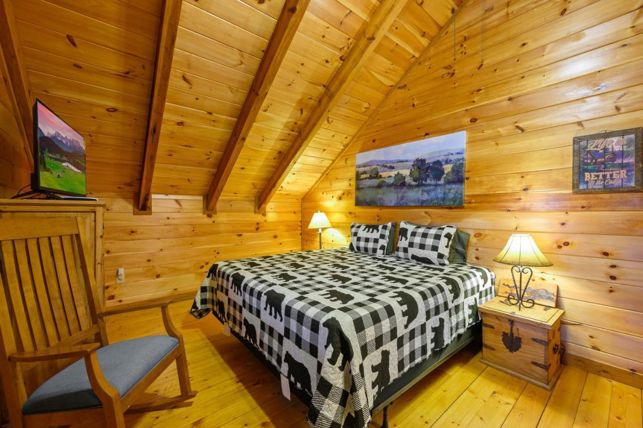 Gypsy Road - Privacy! Log Cabin With Hot Tub, Wifi, Directv And Arcade Sevierville Extérieur photo