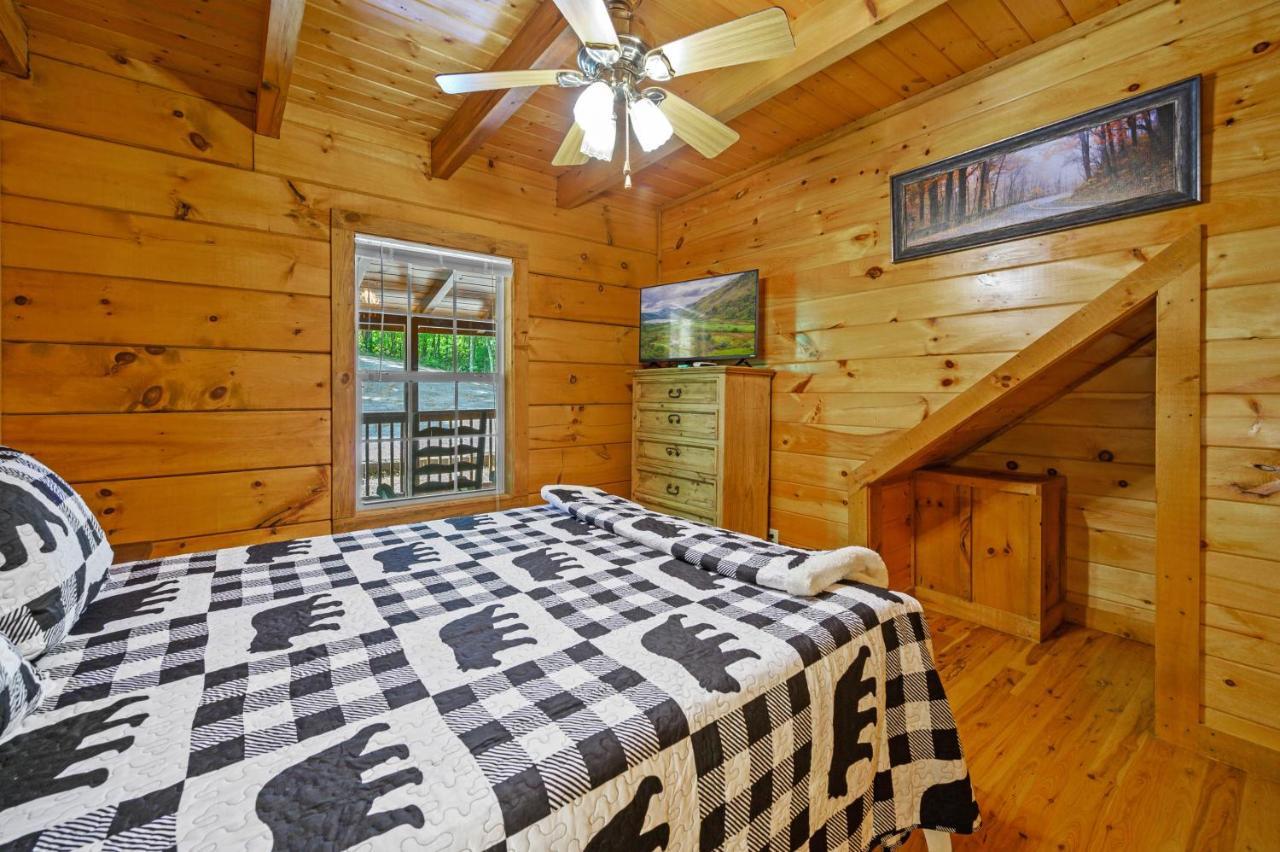 Gypsy Road - Privacy! Log Cabin With Hot Tub, Wifi, Directv And Arcade Sevierville Extérieur photo