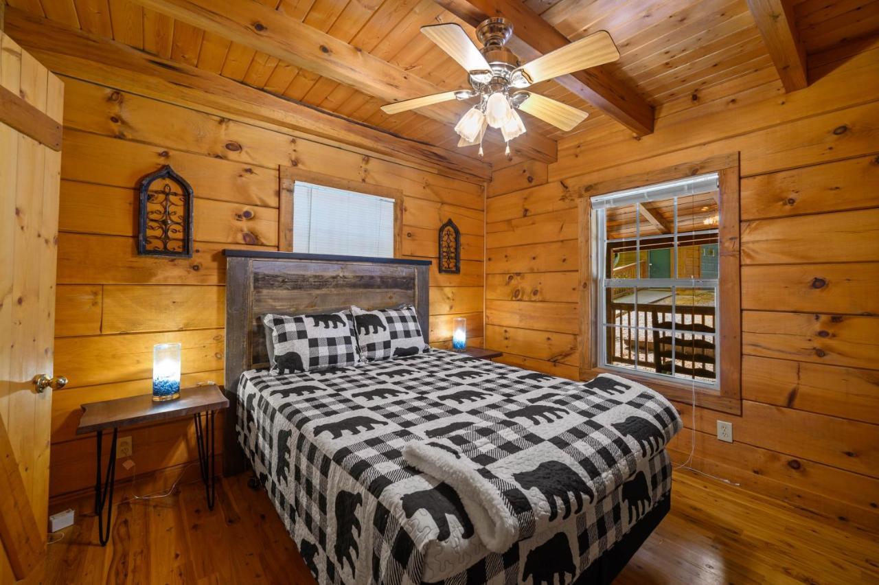 Gypsy Road - Privacy! Log Cabin With Hot Tub, Wifi, Directv And Arcade Sevierville Extérieur photo